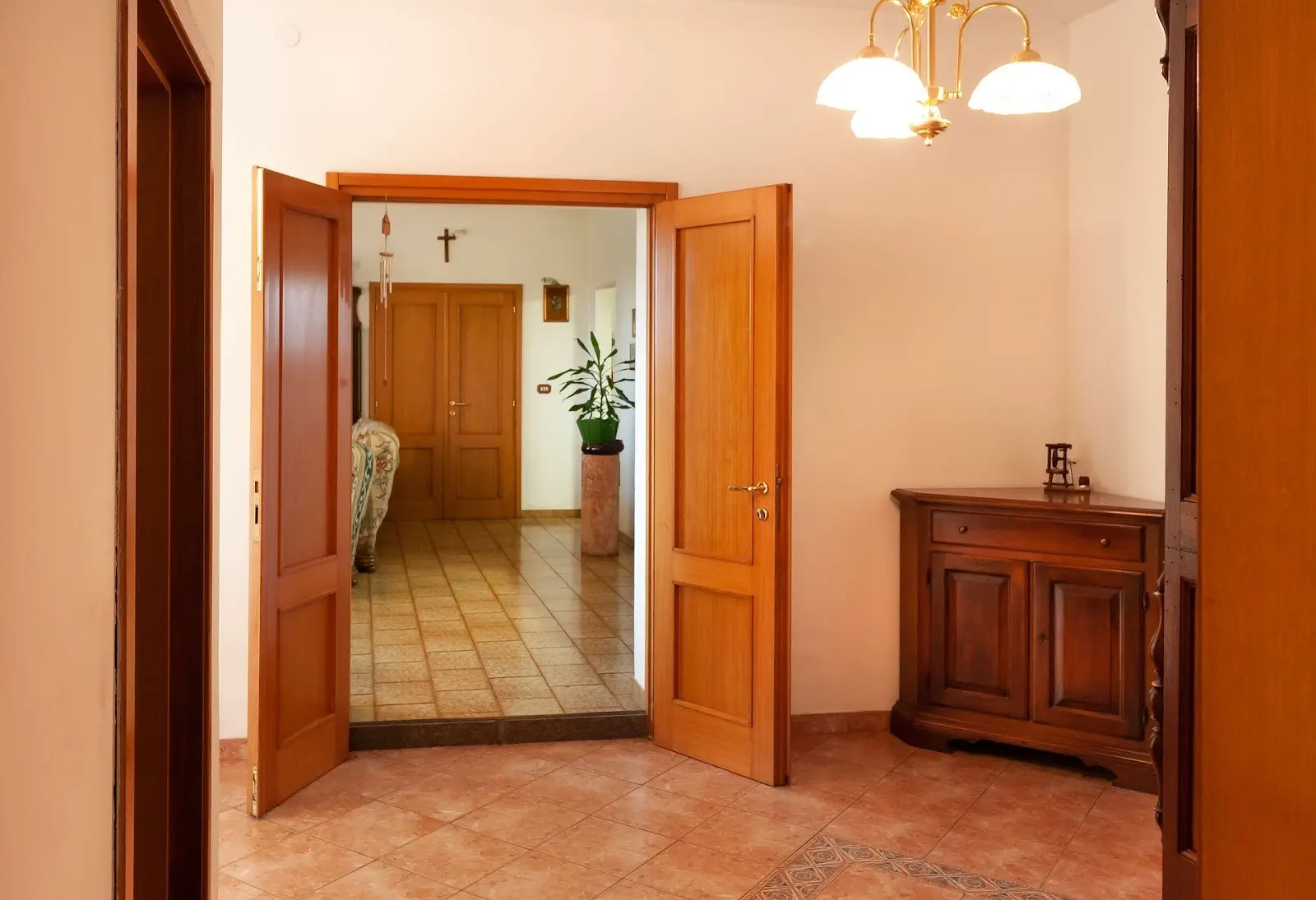 Wooden door manufacturing in Dubai